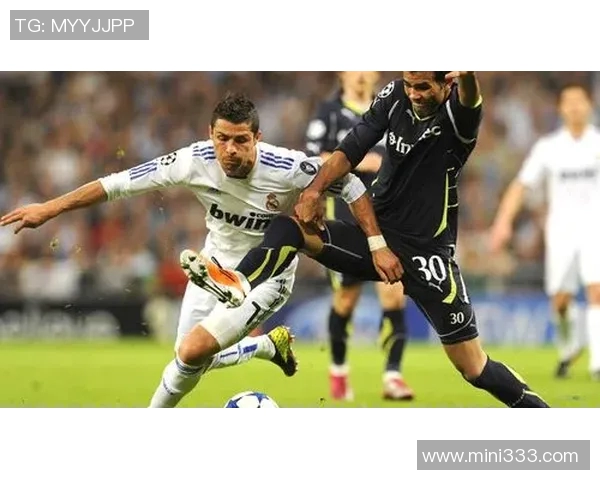 足球明星帅照视频素材大集合尽享球场魅力与风采的视觉盛宴